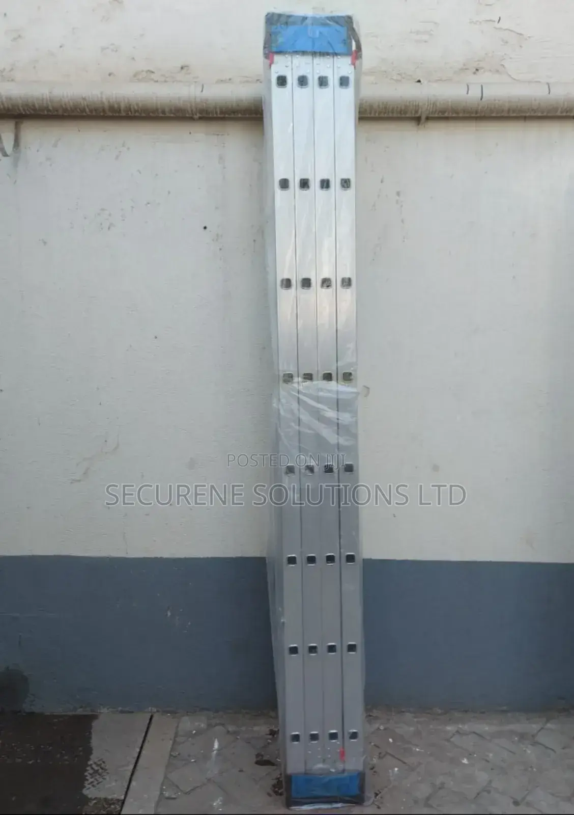 4x8 (4 Panels of 8 Steps Each) Aluminum Folding Ladder