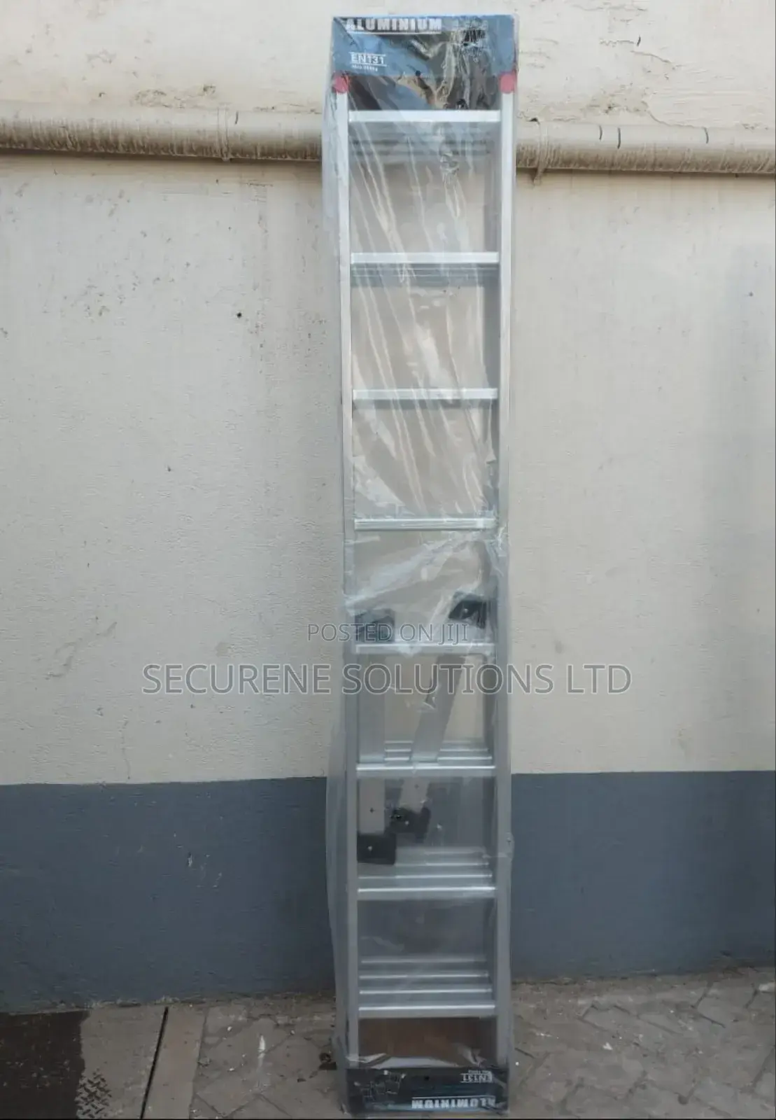 4x8 (4 Panels of 8 Steps Each) Aluminum Folding Ladder