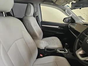 Toyota Hilux 2019 White