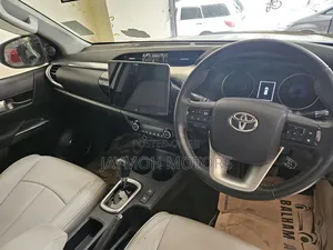 Toyota Hilux 2019 White