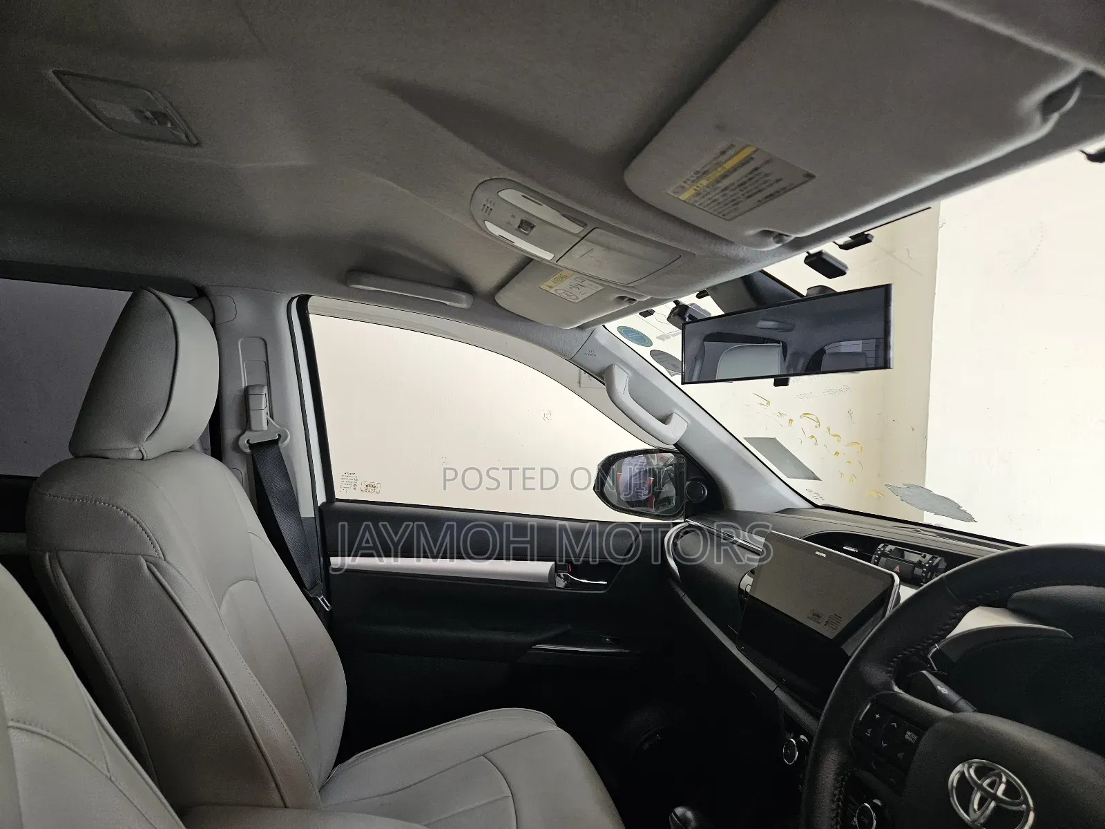 Toyota Hilux 2019 White