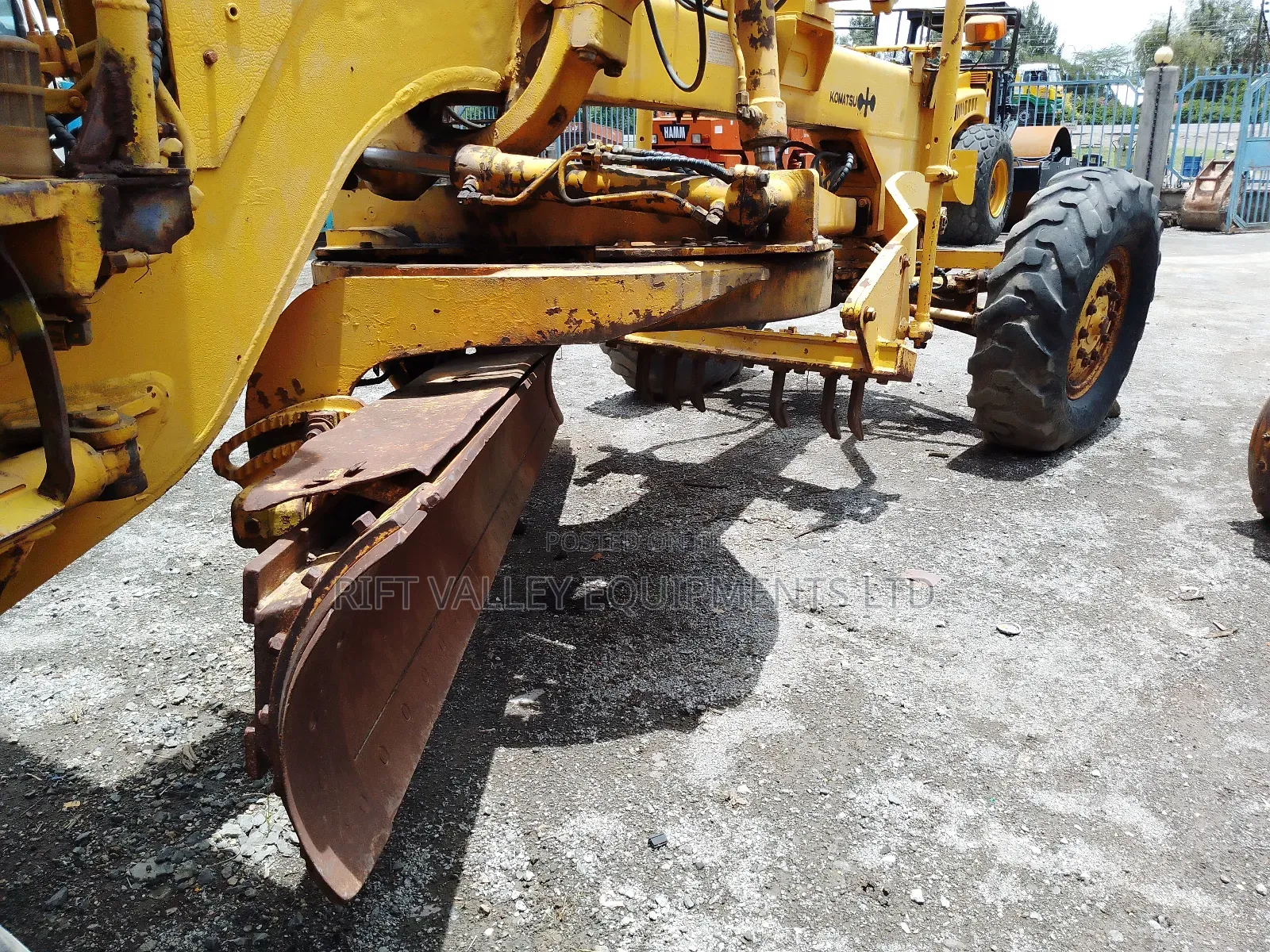 Komatsu Gd605a-3
