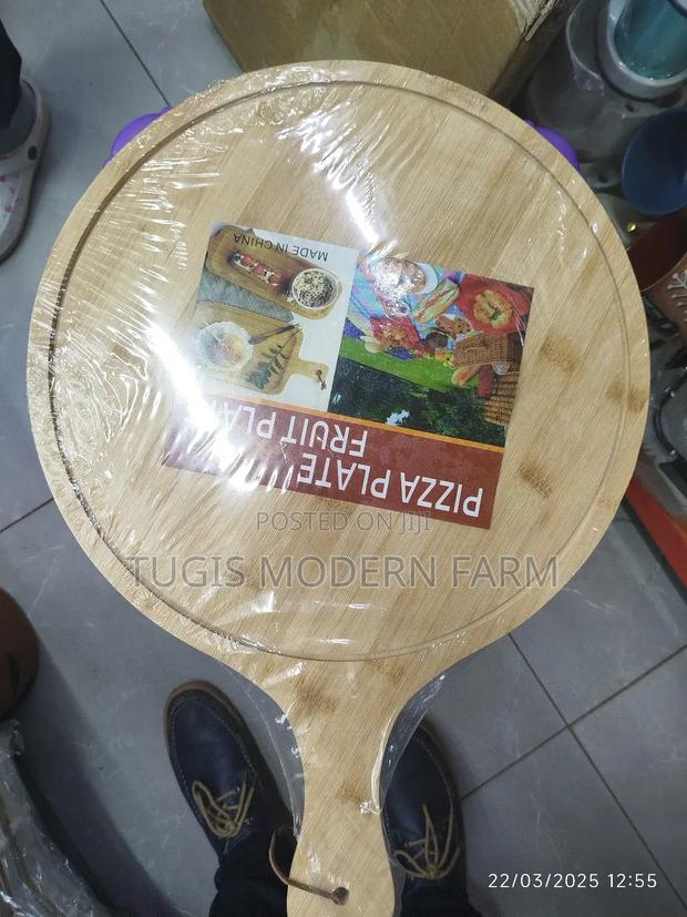Round Pizza Board With Handle - thumbnail 2