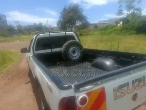 Isuzu D-MAX 2012 White