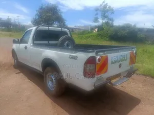 Isuzu D-MAX 2012 White