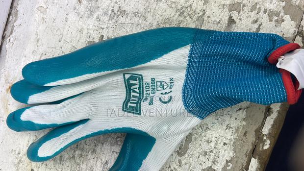 Grip Gloves Total - main view