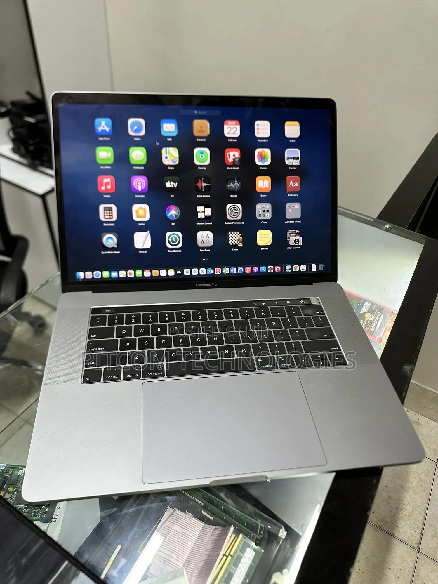 Laptop Apple MacBook Pro 2018 16GB Intel Core I7 SSD 500GB