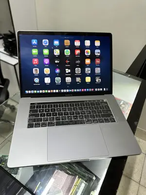 Laptop Apple MacBook Pro 2018 16GB Intel Core I7 SSD 500GB