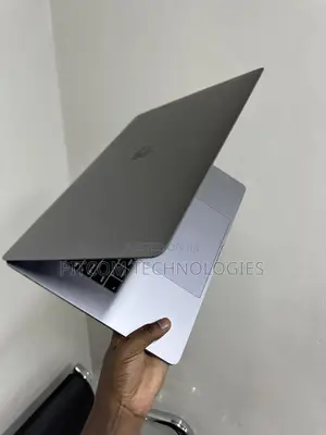 Laptop Apple MacBook Pro 2018 16GB Intel Core I7 SSD 500GB