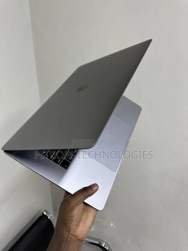 Laptop Apple MacBook Pro 2018 16GB Intel Core I7 SSD 500GB - thumbnail 3