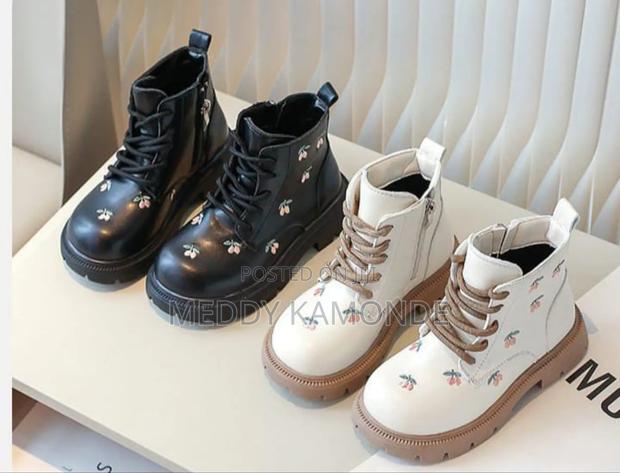 Classy Cream White Kids Boots - thumbnail 3