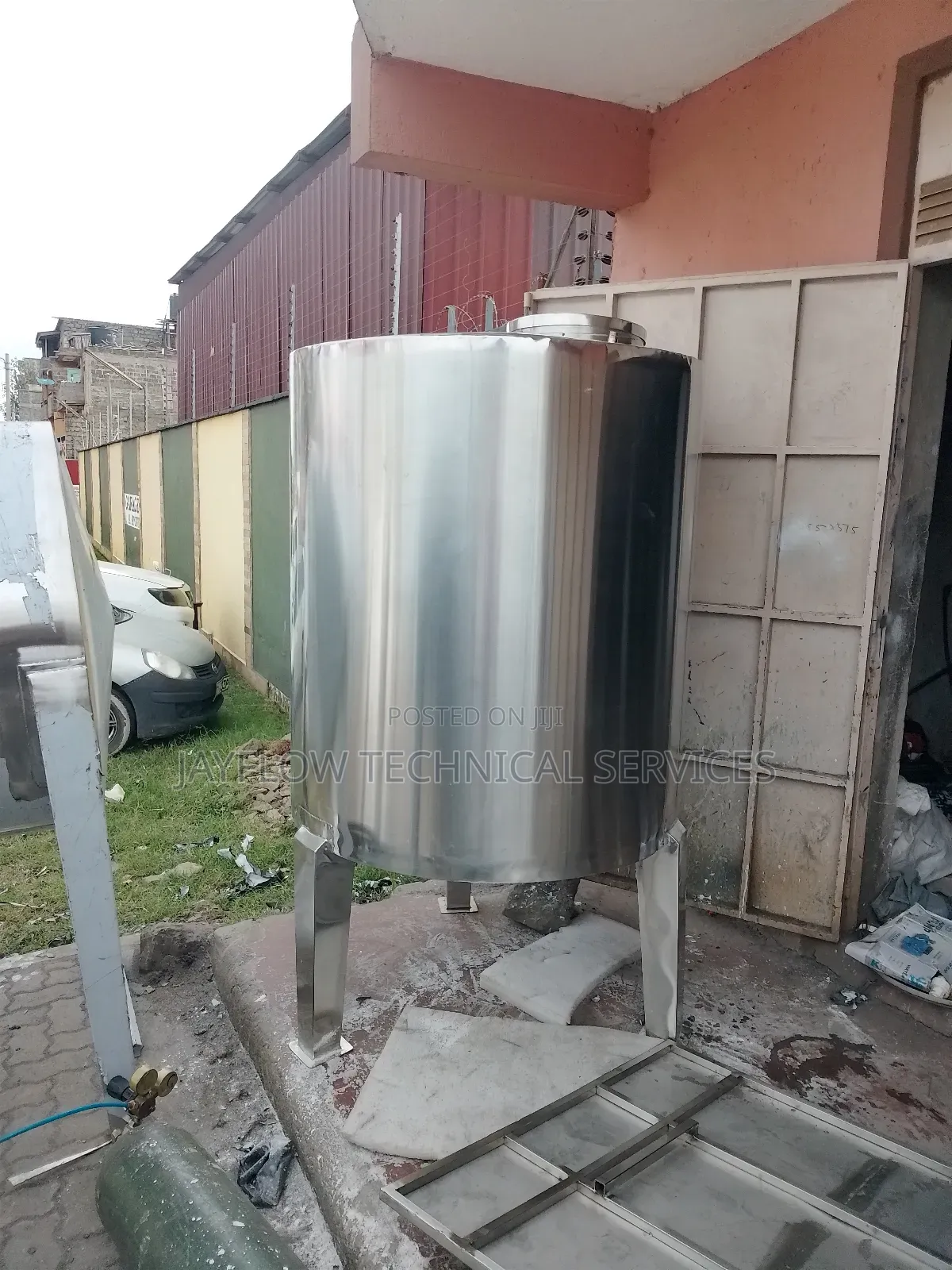 Detergent Mixing Tank With Adjustable Geared Motor
