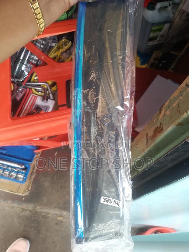 Corolla 96-98 4pc Set Windshield Breakers - main view