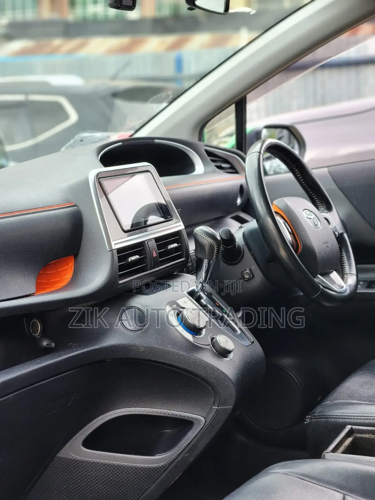 Toyota Sienta 2017 Green