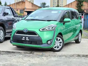 Toyota Sienta 2017 Green