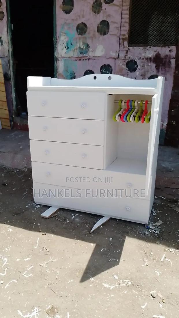 Chester Drawers With Hanger Line