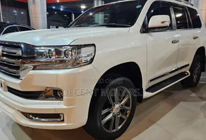 Toyota Land Cruiser 4.6 V8 ZX 2018 White
