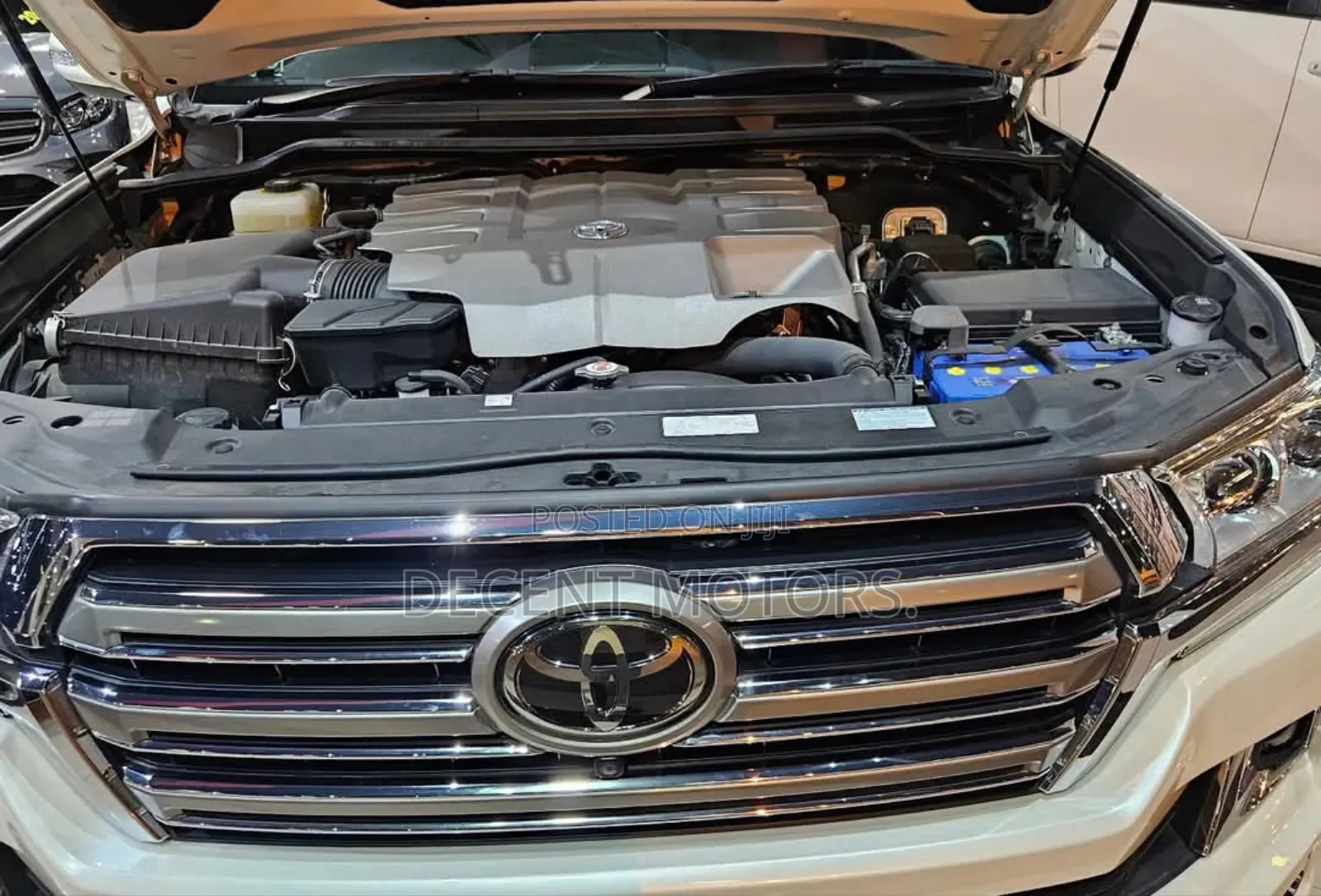 Toyota Land Cruiser 4.6 V8 ZX 2018 White