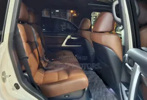 Toyota Land Cruiser 4.6 V8 ZX 2018 White