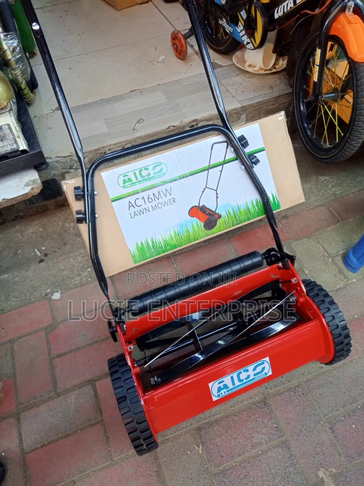 Manual Lawn Mower Machine