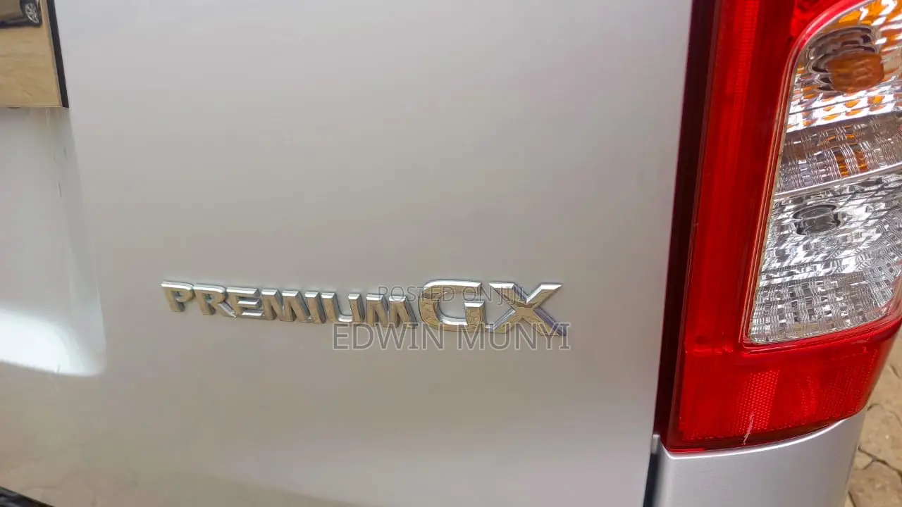 Nissan Caravan (Urvan) 2018 Silver