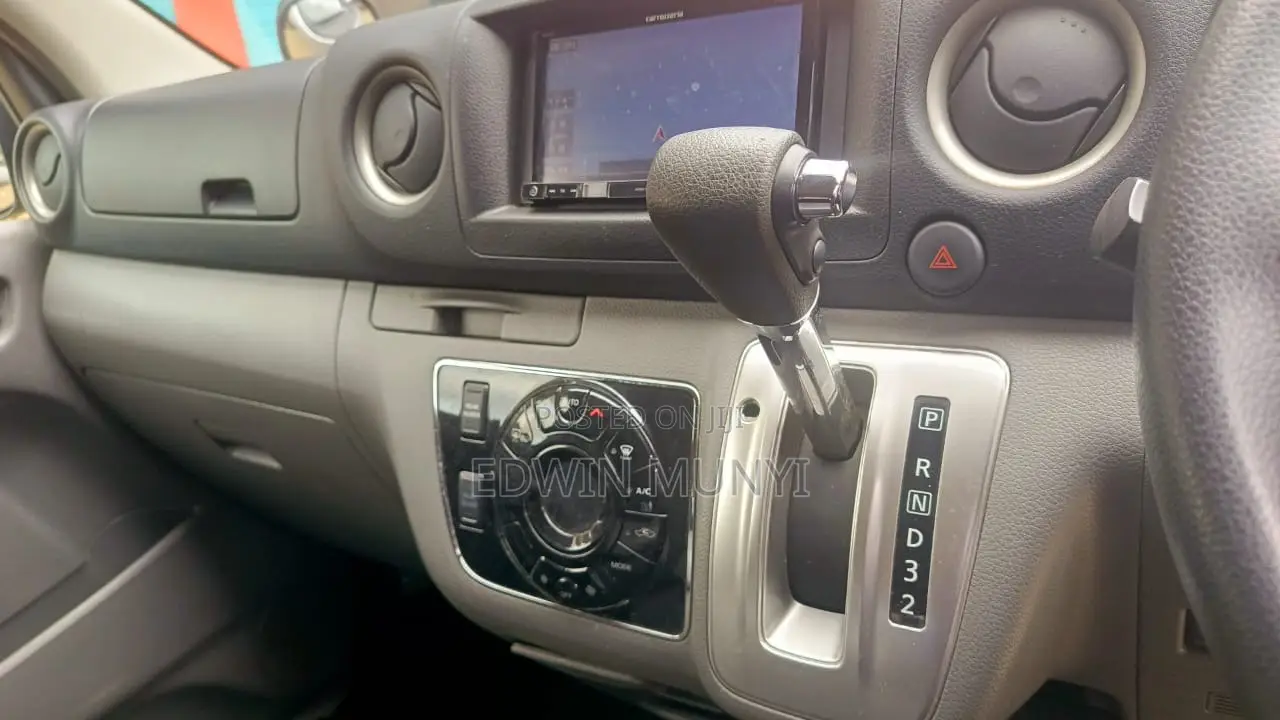 Nissan Caravan (Urvan) 2018 Silver