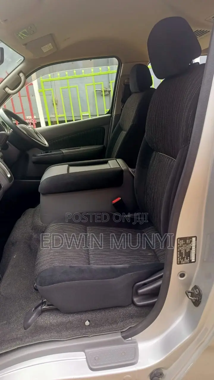 Nissan Caravan (Urvan) 2018 Silver