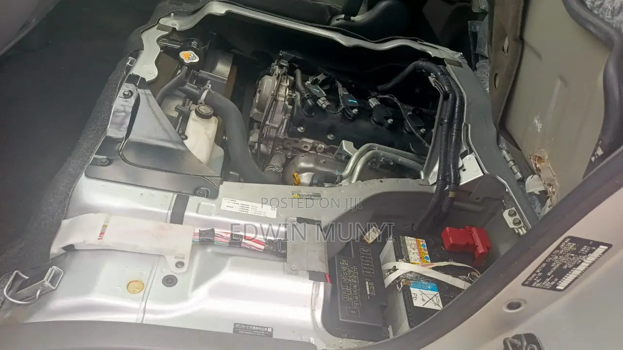 Nissan Caravan (Urvan) 2018 Silver