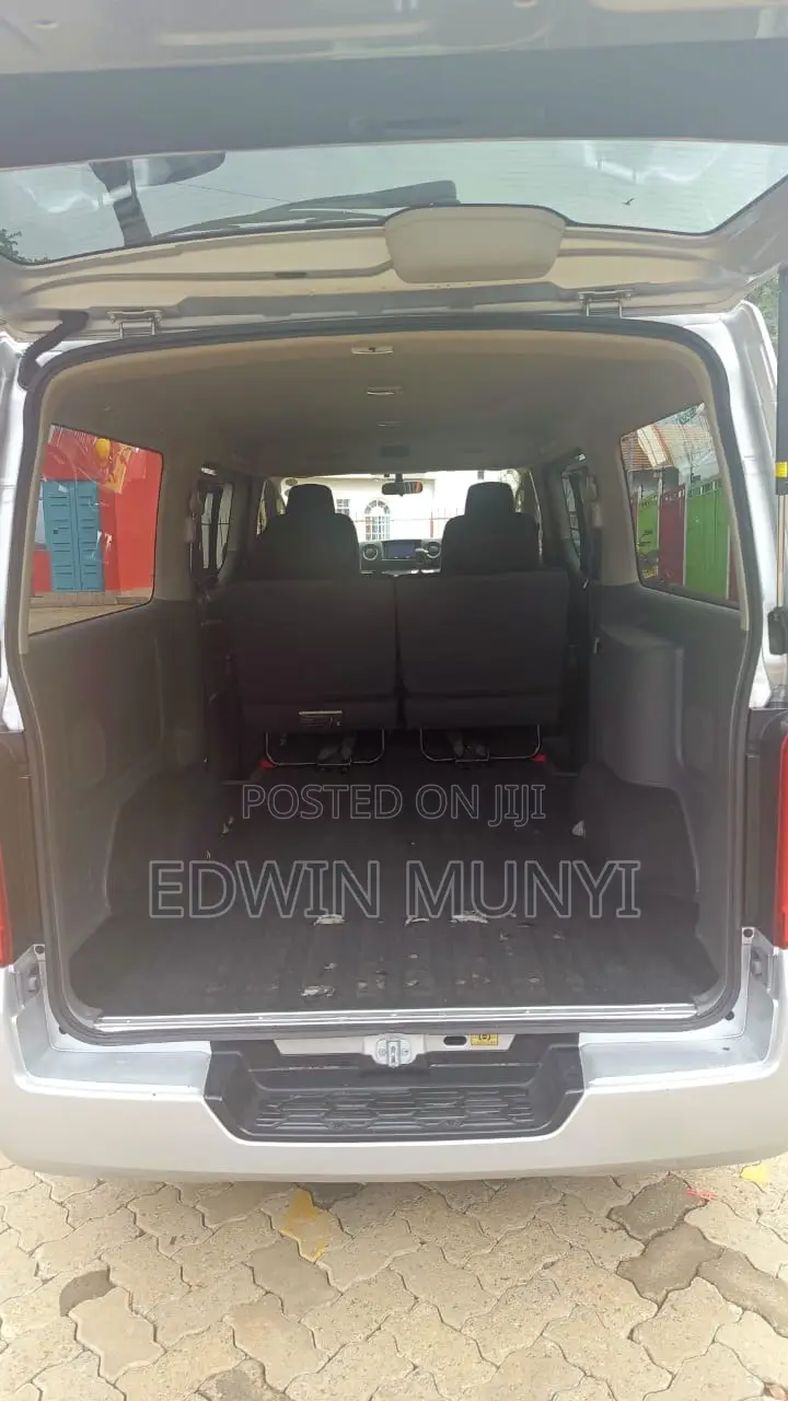 Nissan Caravan (Urvan) 2018 Silver
