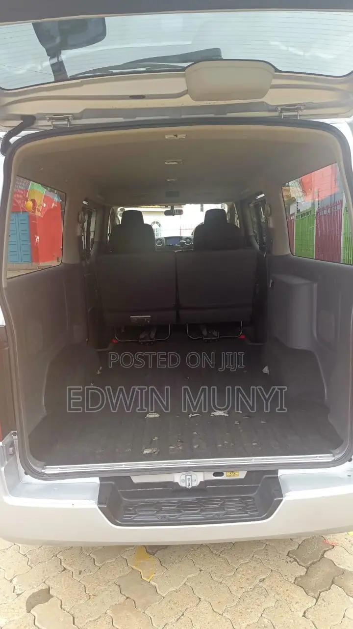 Nissan Caravan (Urvan) 2018 Silver