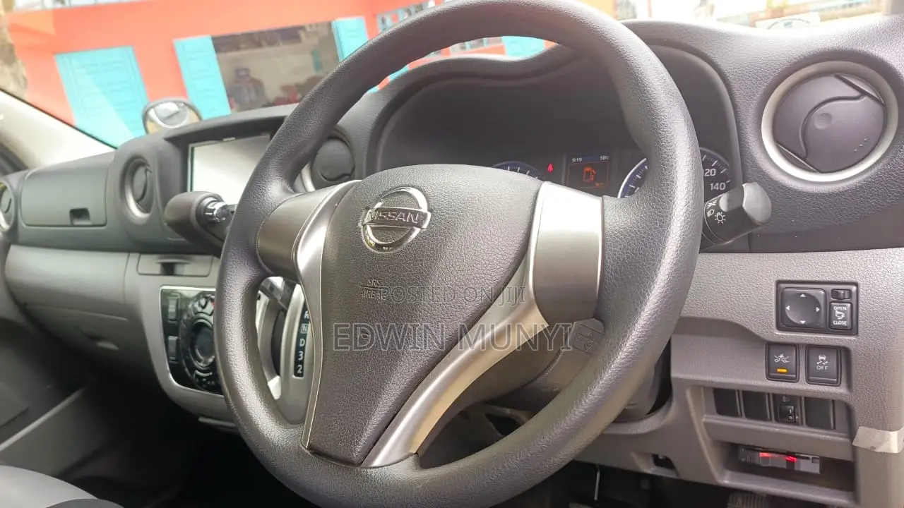 Nissan Caravan (Urvan) 2018 Silver
