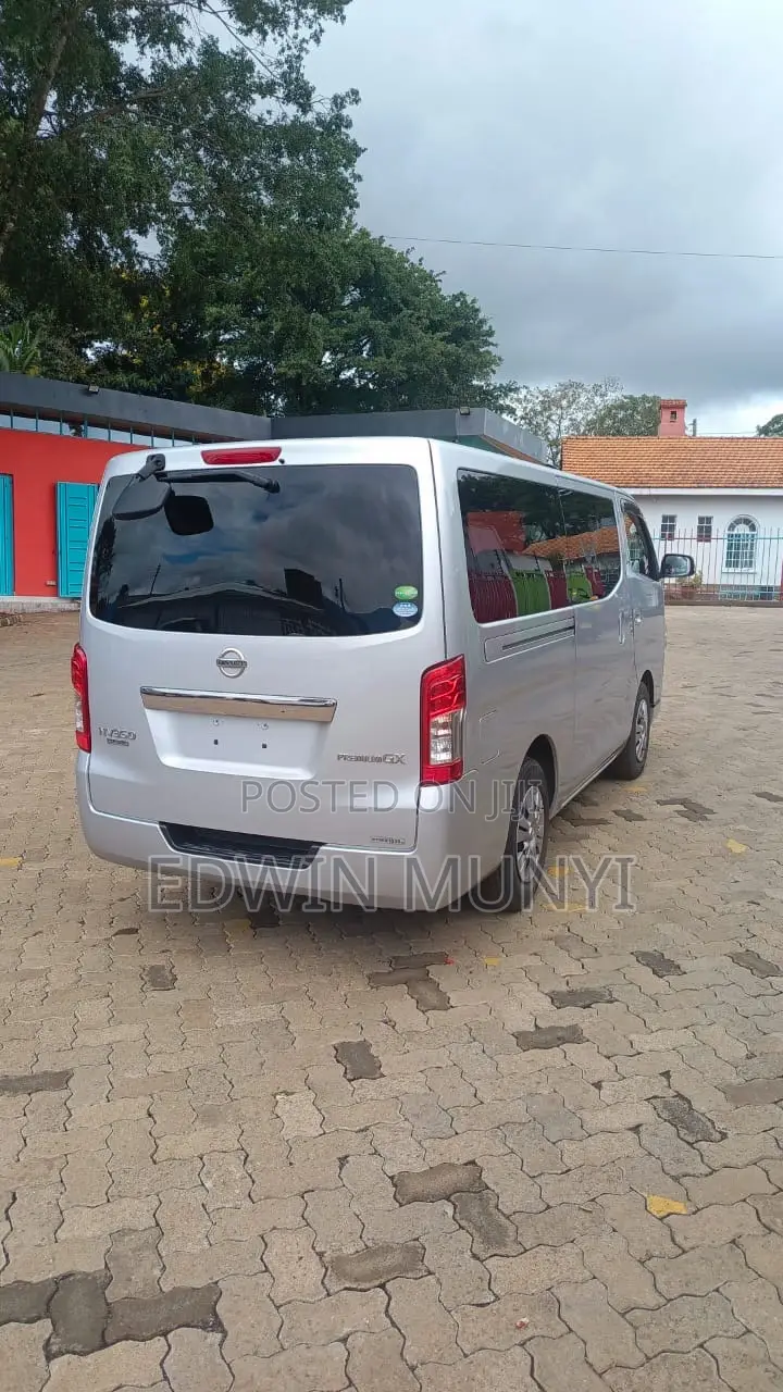 Nissan Caravan (Urvan) 2018 Silver