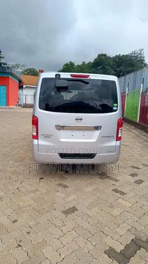 Nissan Caravan (Urvan) 2018 Silver