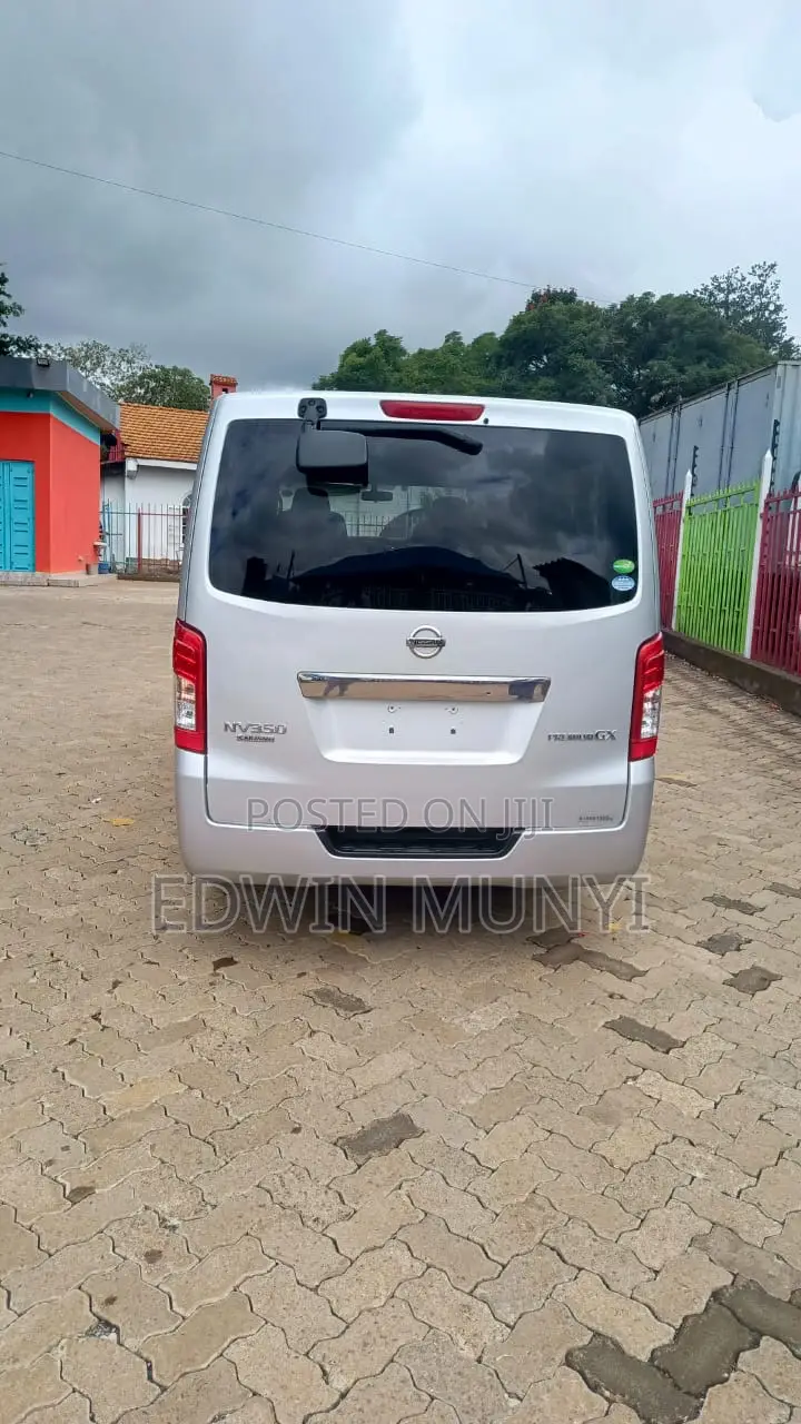 Nissan Caravan (Urvan) 2018 Silver
