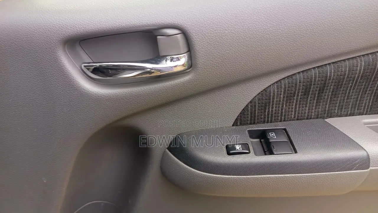 Nissan Caravan (Urvan) 2018 Silver