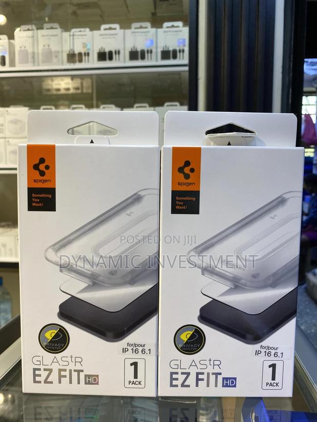 iPhone 16 Spigen Tempered Glass Screen Protector Privacy - thumbnail 3