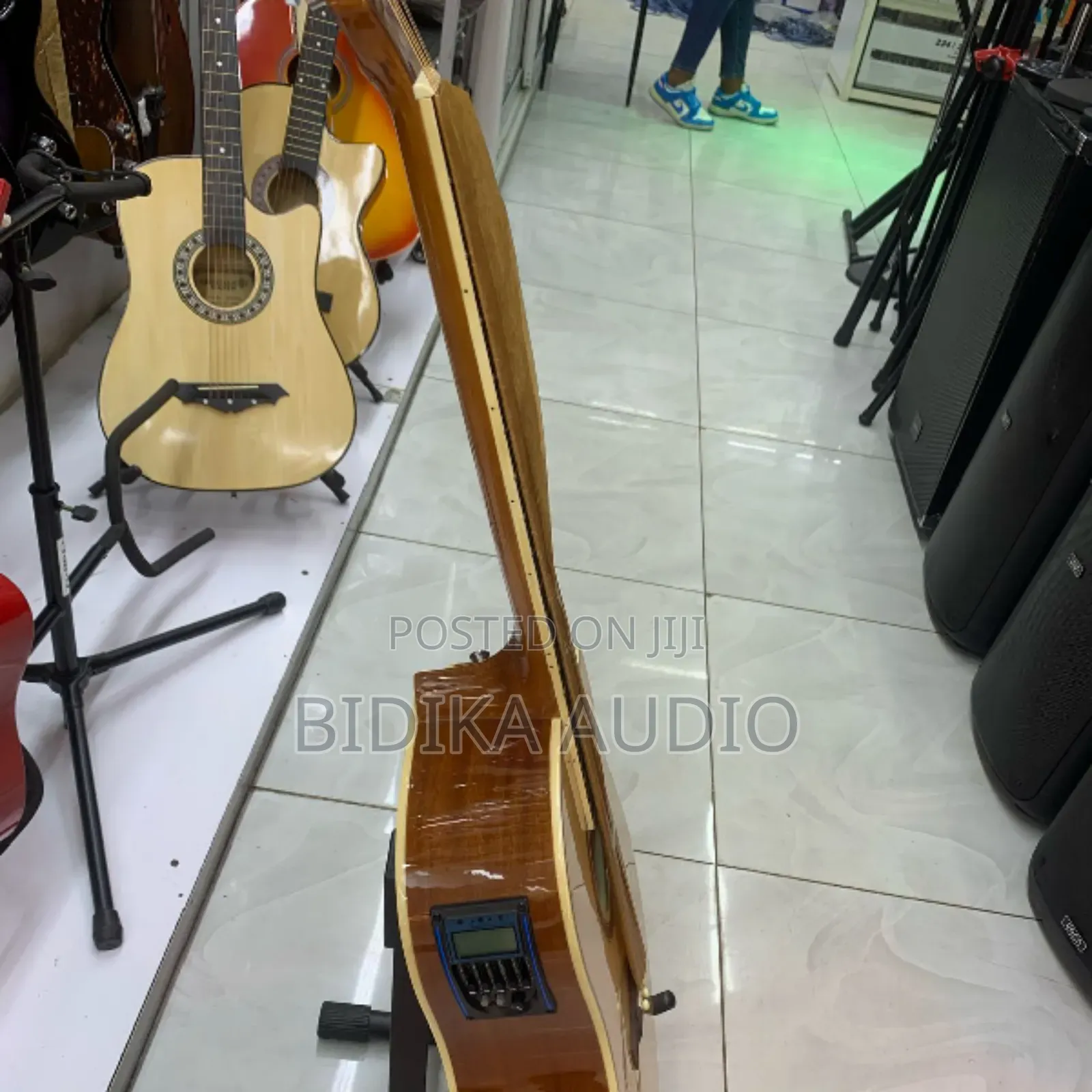 Quality Semi-Acoustic 41 Inches Gibson Guitar