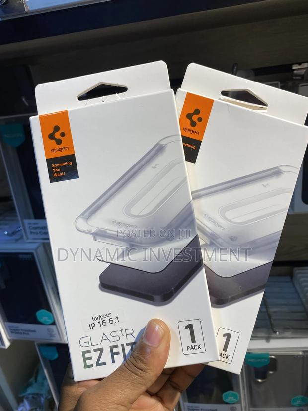 iPhone 16 6.1 Spigen Tempered Glass Screen Protector - thumbnail 3