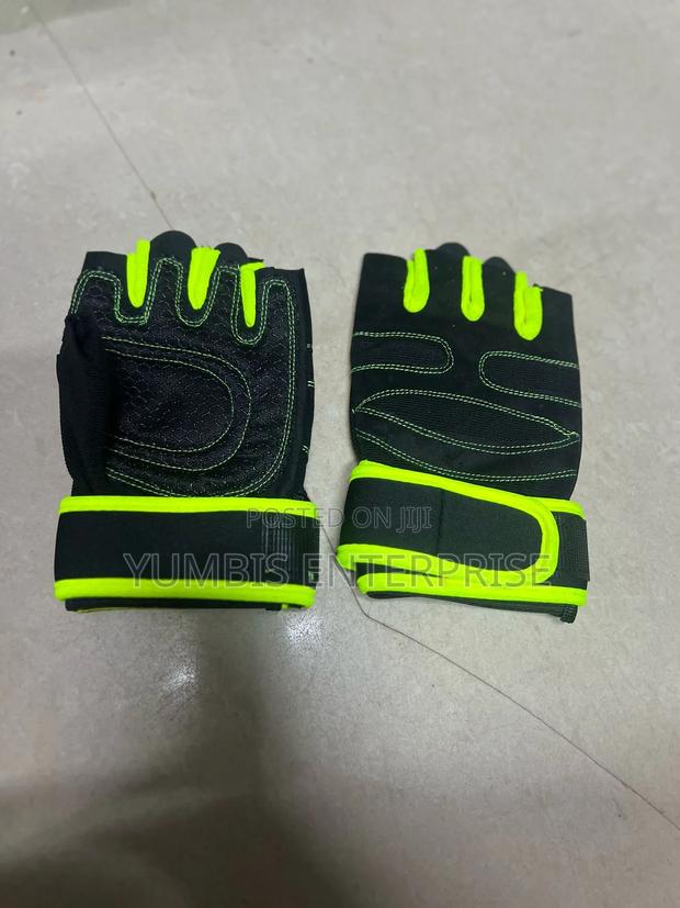 Black ,Green Work Out/Training Gloves - thumbnail 2