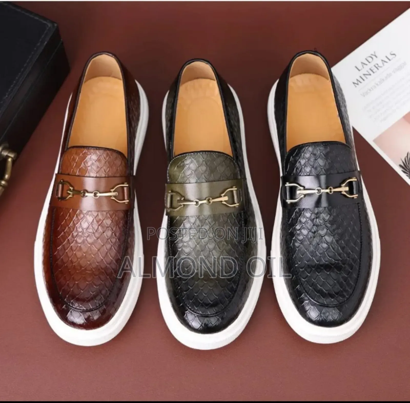 Smart Chained Laceless Casuals