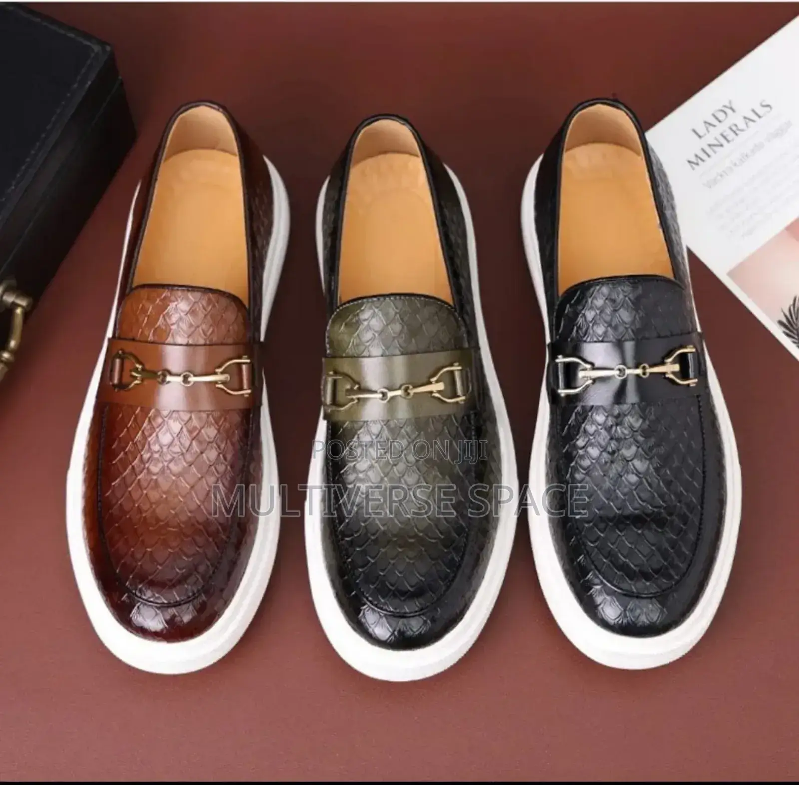 Smart Chained Laceless Casuals