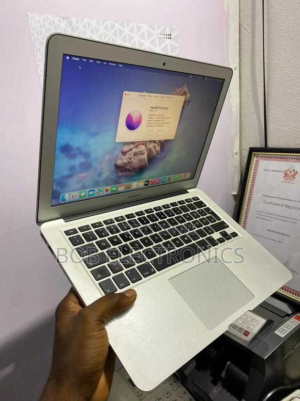 Laptop Apple MacBook 2017 8GB Intel Core I5 SSD 128GB - main view