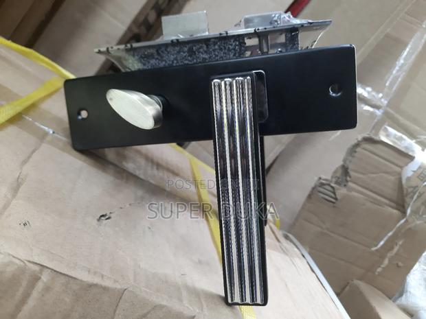 Executive Bathroom Cylinder Lock.Keys Outside,Knob Inside - main view