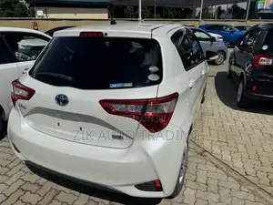 Toyota Vitz 1.5 FWD 5dr 2017 White