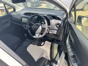 Toyota Vitz 1.5 FWD 5dr 2017 White