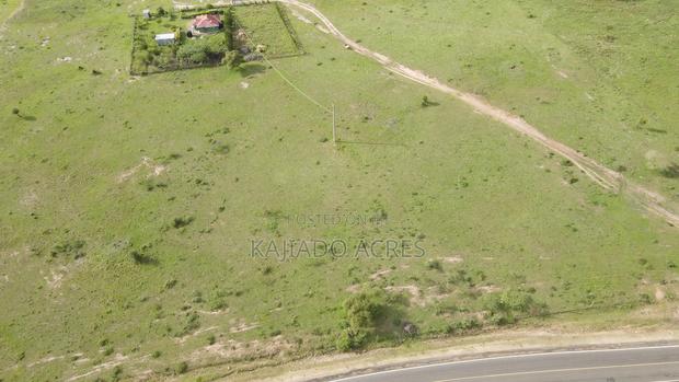 Prome 5 Acres Eiti Touching Tarmac - thumbnail 2
