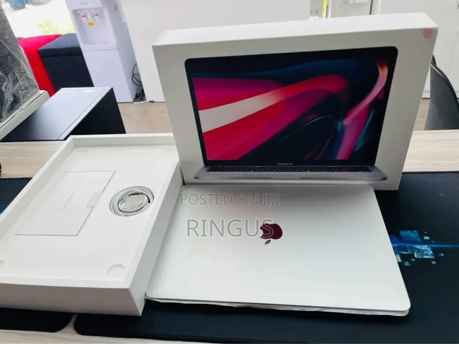 New Laptop Apple MacBook Pro 2020 M1 16GB Apple M1 SSD 1T