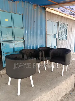 Styling Seats or Hotel Chairs, Black/ White 