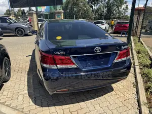 Toyota Crown 2017 Blue