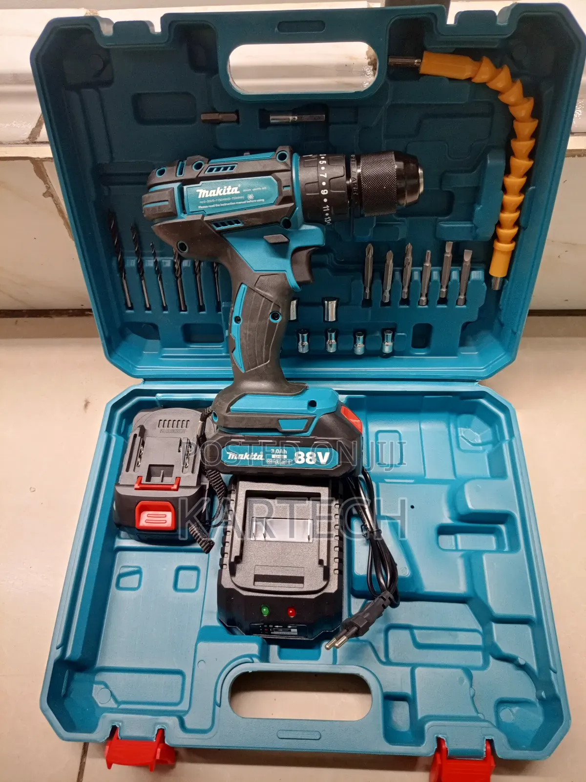 Makita 88volts Cordless Drill Set With Metal Chunk